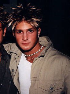Tood24's tweet photo. @savvy_T after he buys his pooka necklace https://t.co/tOxbzmJzZB
