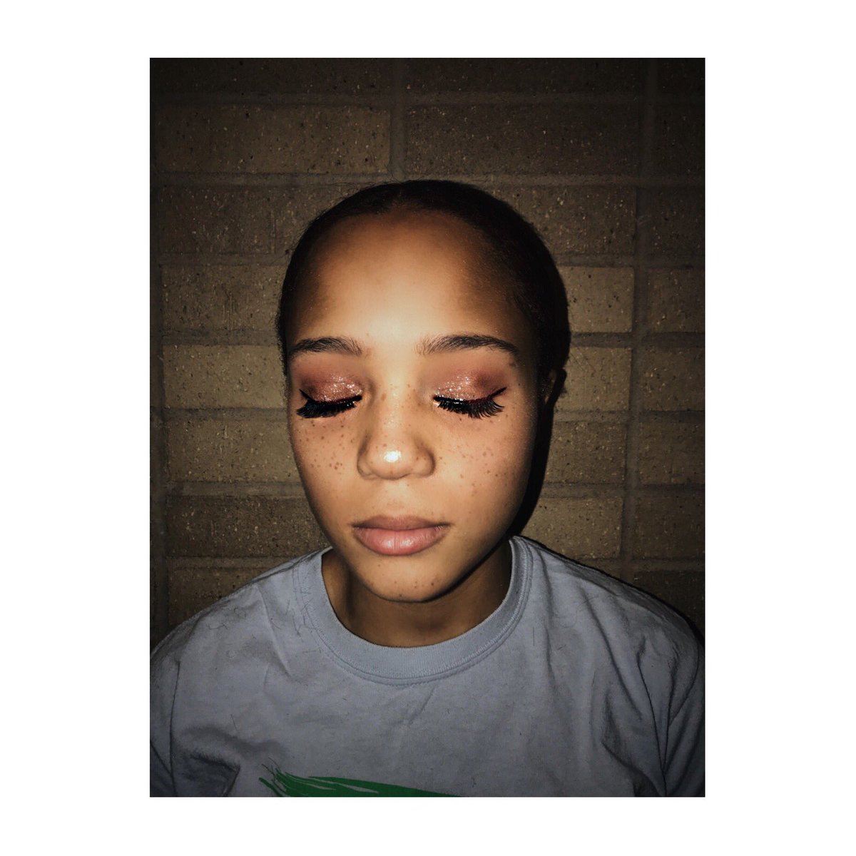 kat_ya_aro's tweet photo. My beautiful friends #makeupbykat https://t.co/kV9Ca2HshK