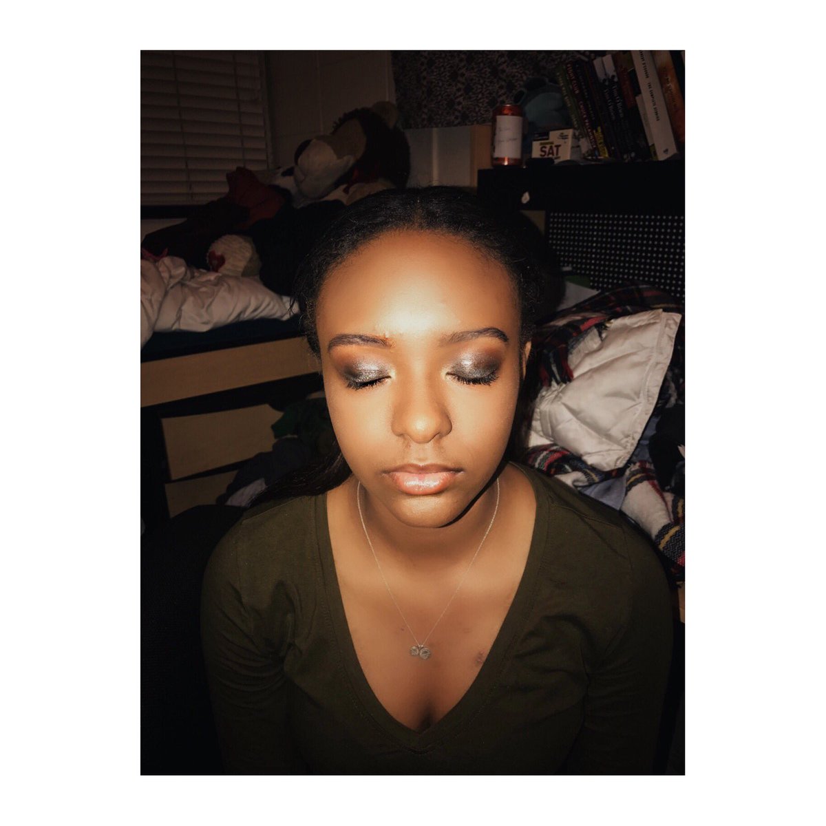 kat_ya_aro's tweet photo. Uff that glow tho!! #makeupbykat https://t.co/hJXlFrTNvg