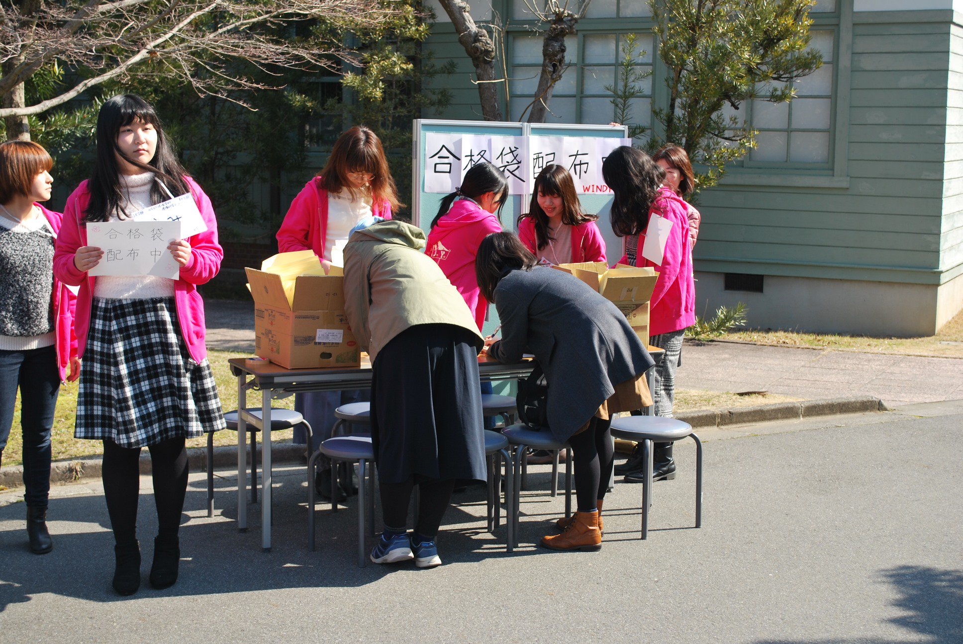 国立大学法人 奈良女子大学 Twitter પર キャンパス便り 3月8日 本日は学部一般入試 前期日程 の合格発表でした 10時 発表の瞬間 自分の受験番号を見つけたと同時に歓声を上げる人もいました 頑張って関門を突破 国立大学法人 奈良女子大学 Twitter પર キャンパス便り 3月8日 本日は学部一般入試 前期日程 の合格発表でした 10時 発表の瞬間 自分の受験番号を見つけたと同時に歓声を上げる人もいました 頑張って関門を突破