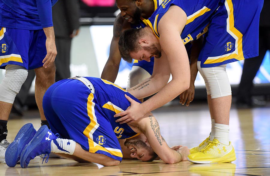 Jay Pickthorn (@pickjay) on Twitter photo PHOTOS: argusne.ws/2mzCfSe of <a href="/GoJacksMBB/">Jackrabbit Men’s Basketball</a> winning the #March2TheSummit SDSU 79, Omaha 77 <a href="/ArgusSports/">Argus Leader Sports</a> <a href="/jahlquistPHOTO/">Joe Ahlquist</a> #marchmadness PHOTOS: argusne.ws/2mzCfSe of <a href="/GoJacksMBB/">Jackrabbit Men’s Basketball</a> winning the #March2TheSummit SDSU 79, Omaha 77 <a href="/ArgusSports/">Argus Leader Sports</a> <a href="/jahlquistPHOTO/">Joe Ahlquist</a> #marchmadness