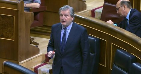 .<a href="/IMendezdeVigo/">Iñigo Méndez de Vigo</a> responde a <a href="/Felisuco_/">Félix Álvarez</a>: "Me comprometo a regular la reventa online y a buscar soluciones que eviten prácticas abusivas" 👏