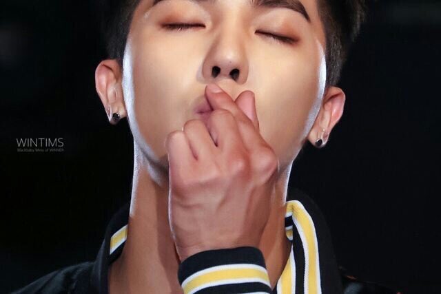winnerhands's tweet photo. 🔥🔥🔥🔥 #MINO #WINNER #송민호 #위너 #WinnerHands https://t.co/hbHOcUWuPv https://t.co/Uyz5wUXzqw