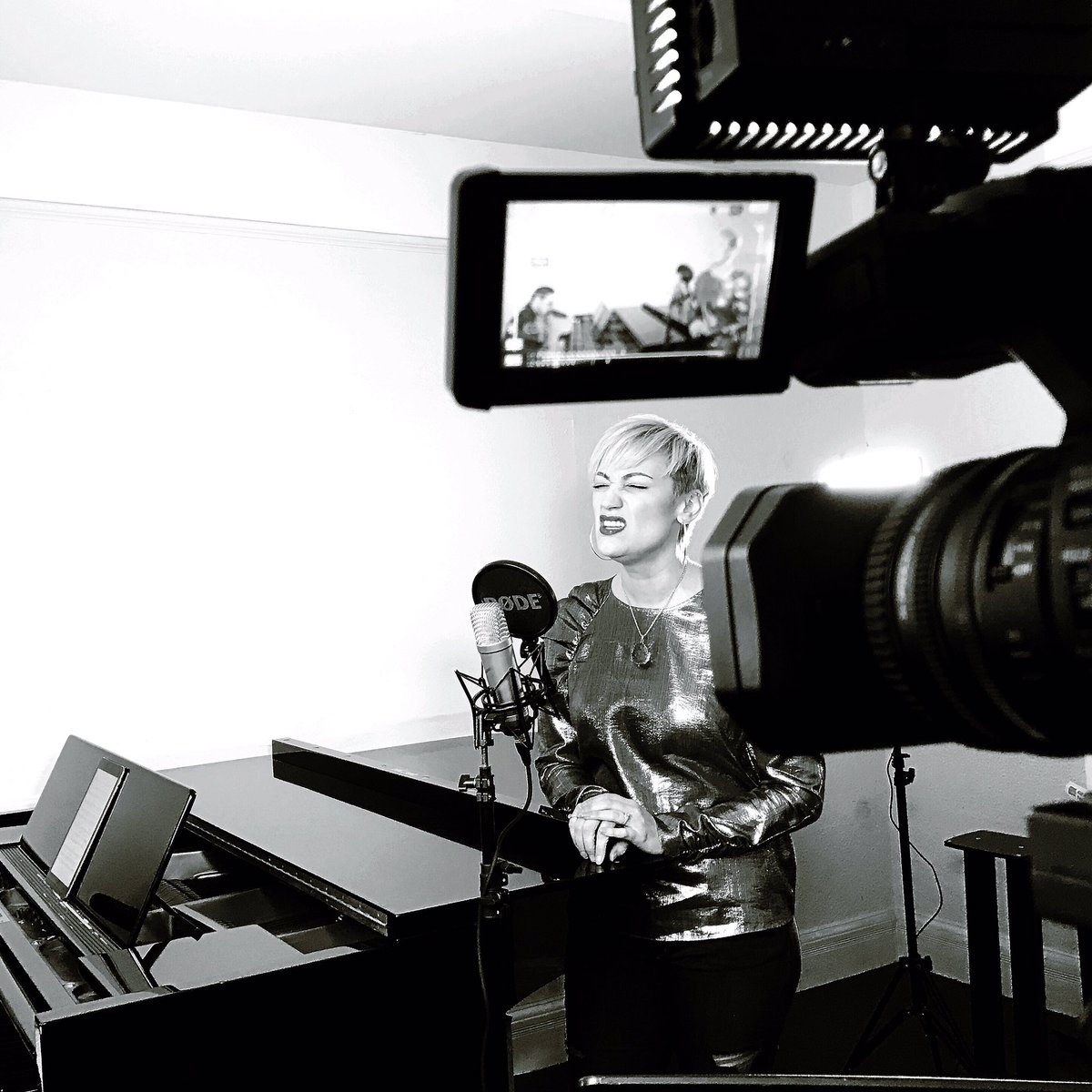 <a href="/ProudUnicornUK/">Proud Unicorn</a> 's @PaulHarnett1986 was filming with the beautiful &amp; insainly talented <a href="/EdenEspinosa/">Eden Espinosa (she,her)</a> yesterday for @club11LDN 🦄😍🎤