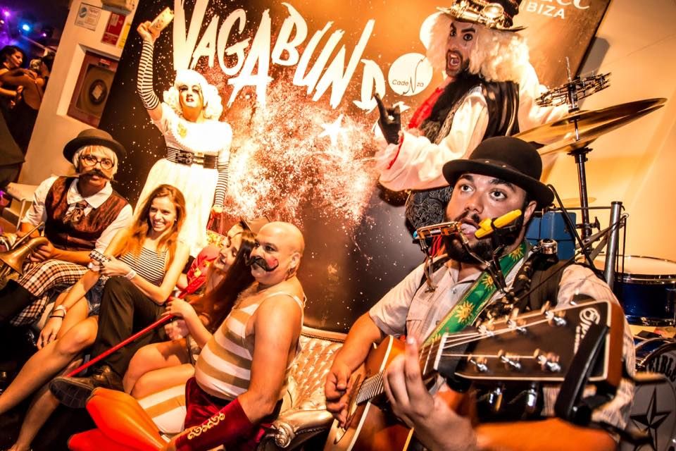 Hoy a las 15:00 nos vemos en Twitter porque tenemos 🎪🎪🎪🎪 con regalos exclusivos, pases para conocer a Luciano, merchand...