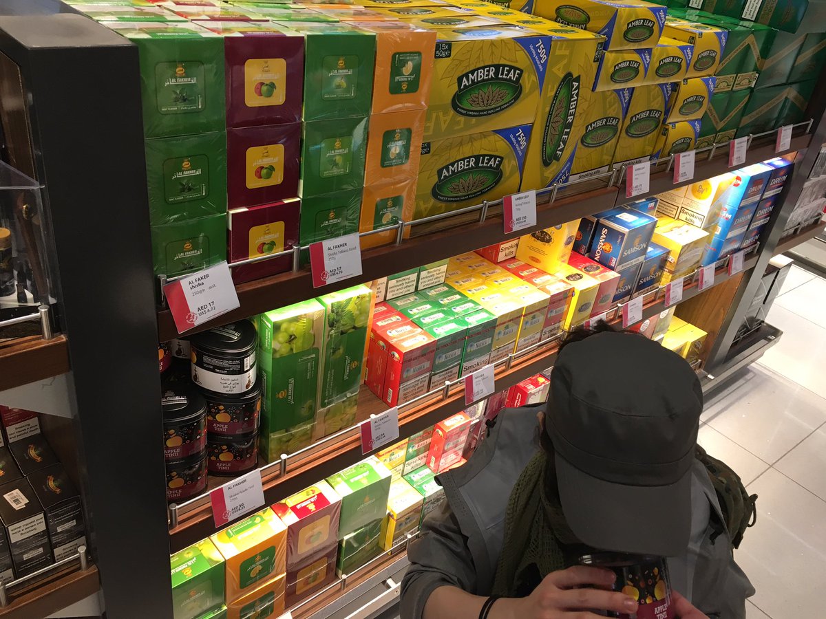 竜ノ介 シーシャ はちグラム ドバイからエジプトに乗り継ぎ待ちで免税店まわりしてるんですけどフレーバーがいっぱいあって良いですよねー 日本はなんで売ってくれないんだろうー