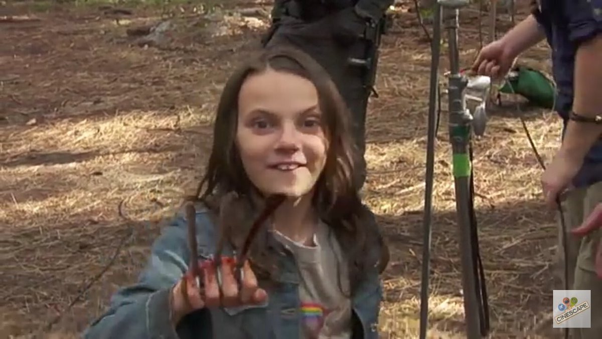 Meg On Twitter Heres Dafne Keen Playing With Hughs Claws On The Set 