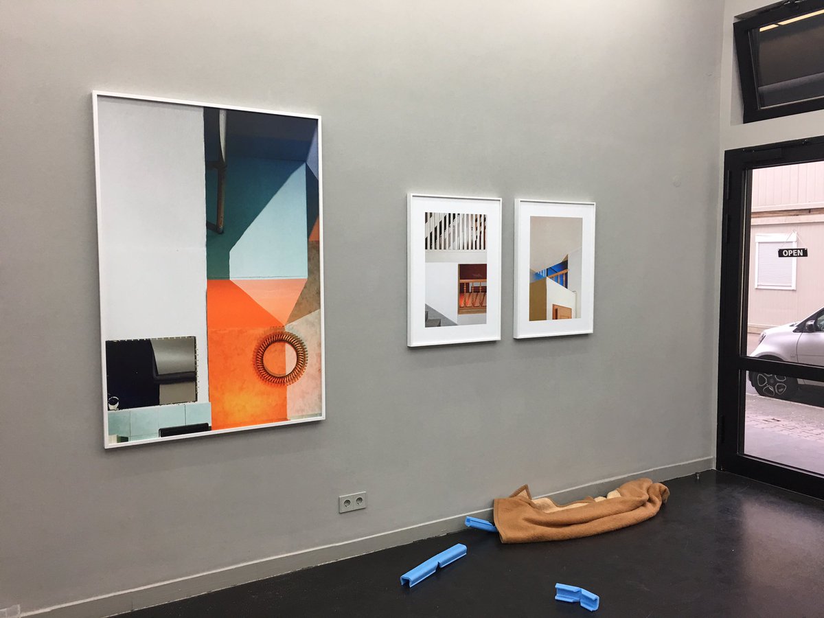 Wir begrüßen in der Galerie die Künstlerin #AndreaGrützner und ihre Werkserien "Erbgericht, Tanztee, Das Eck". Samstag ab 19 Uhr geht's los.