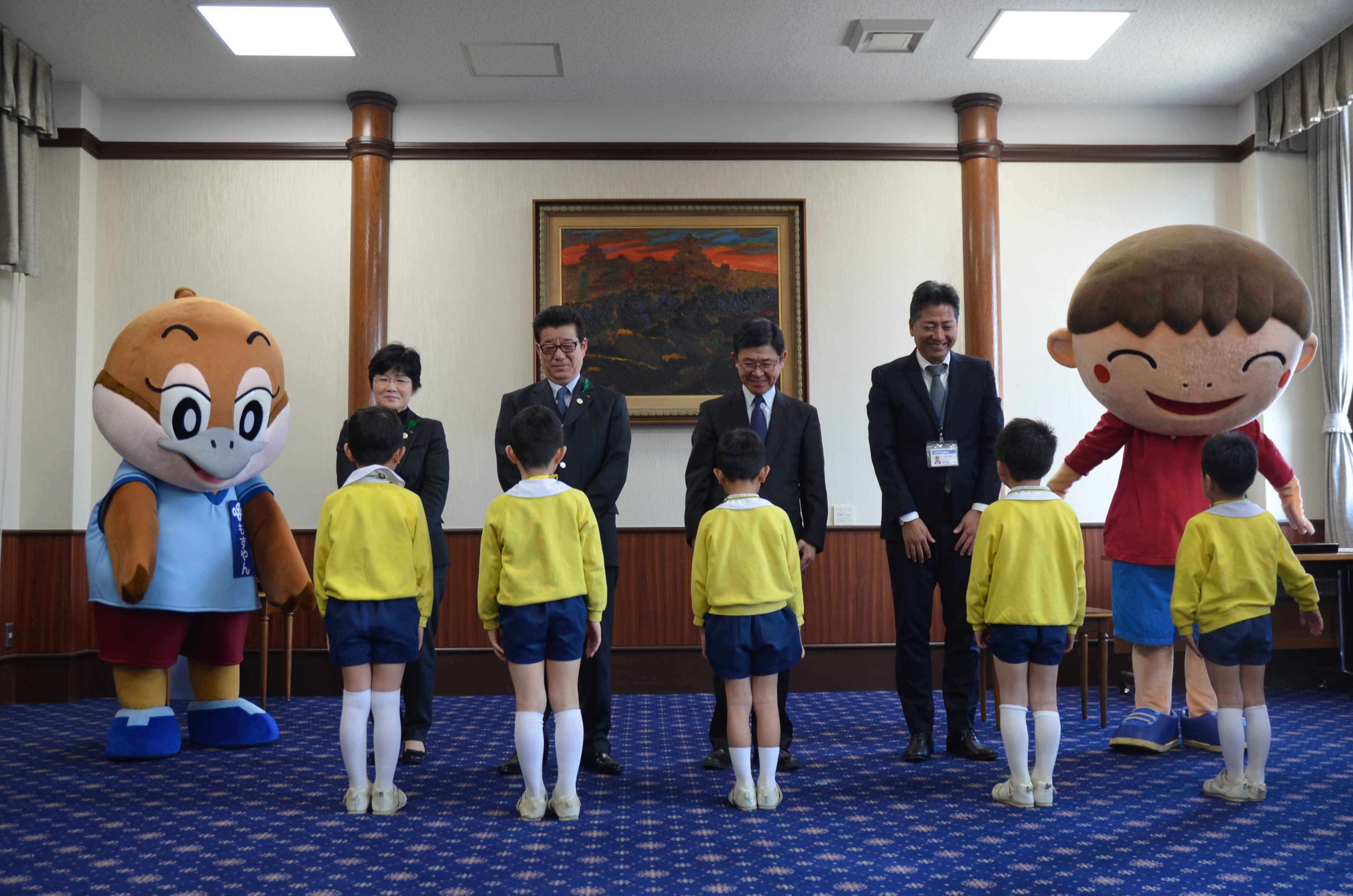 もずやん 大阪府広報担当副知事 大阪府民共済生活協同組合から 防犯ブザーを7万個寄贈していただいてん Z8e E 8 Z 府内の小学校の平成29年度新1年生にプレゼントしてもらうで めっちゃめっちゃおおきにe Gt 8 Lt Z子どもの安全を守るために