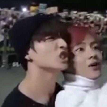 TAEKOOKPlCS's tweet photo. https://t.co/FlLpD7q2j5