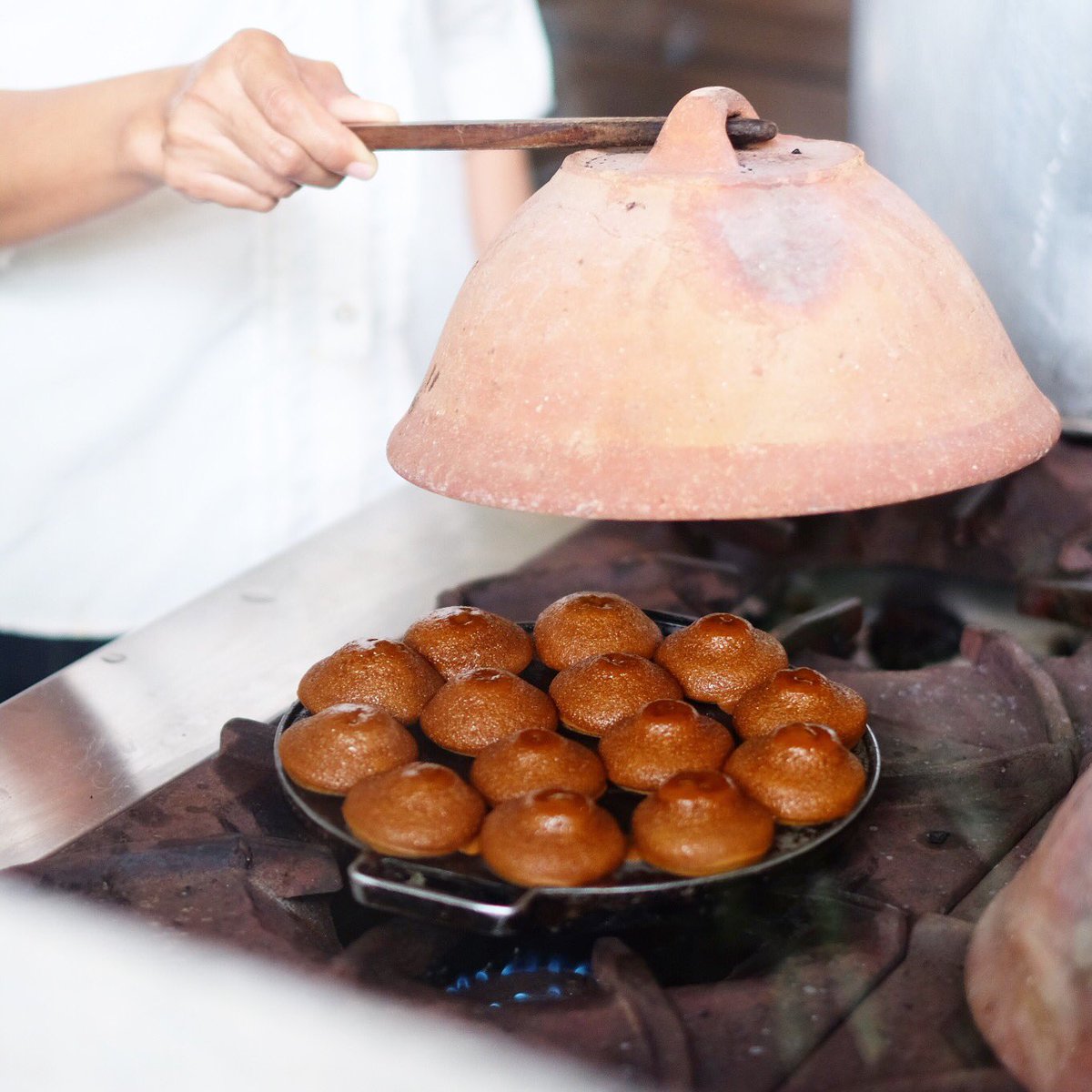 MAMA Toko Kue on X: "Sore-sore mendung bersama APAM PARANGGI #MAMATokoKue apalagi di tambah dengan teh hangat ya. Nyam 😋 https://t.co/43VYoCv6RT" / X