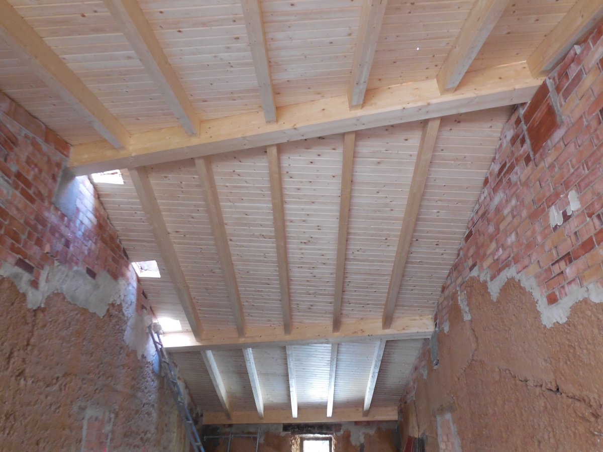 CobertesReserSL's tweet photo. #cubierta #tejado #vigas #madera #laminada #metodoreser #machihembrado https://t.co/PiFHEdztmF