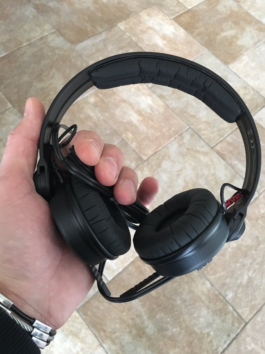 Noisecontroller's tweet photo. Headphones number 267....
#losingstuff https://t.co/NdJWwOgakT