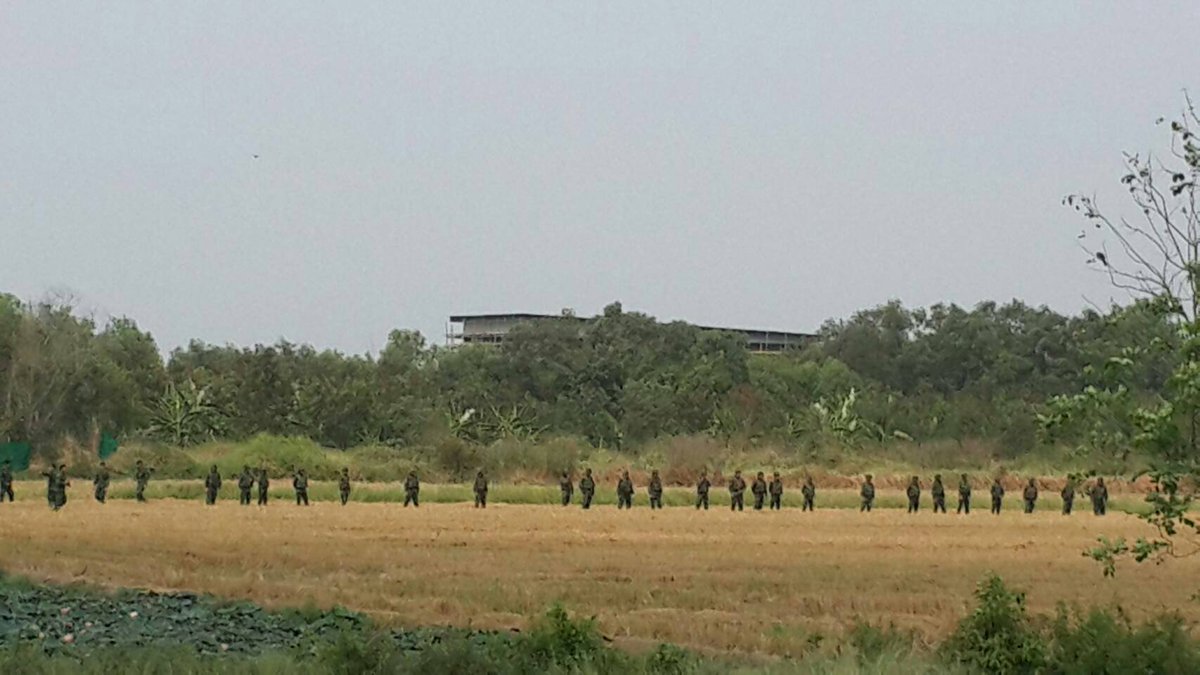 Strongcat9's tweet photo. แชร์รัวๆ
ณ เวลานี้ ทหารไม่ทราบเหล่า
รุกคืบเข้าใกล้วัดพระธรรมกาย
ทุกทิศทาง...
เพื่อวัตถุประสงค์ใด?? https://t.co/iPRgX0y0xJ
