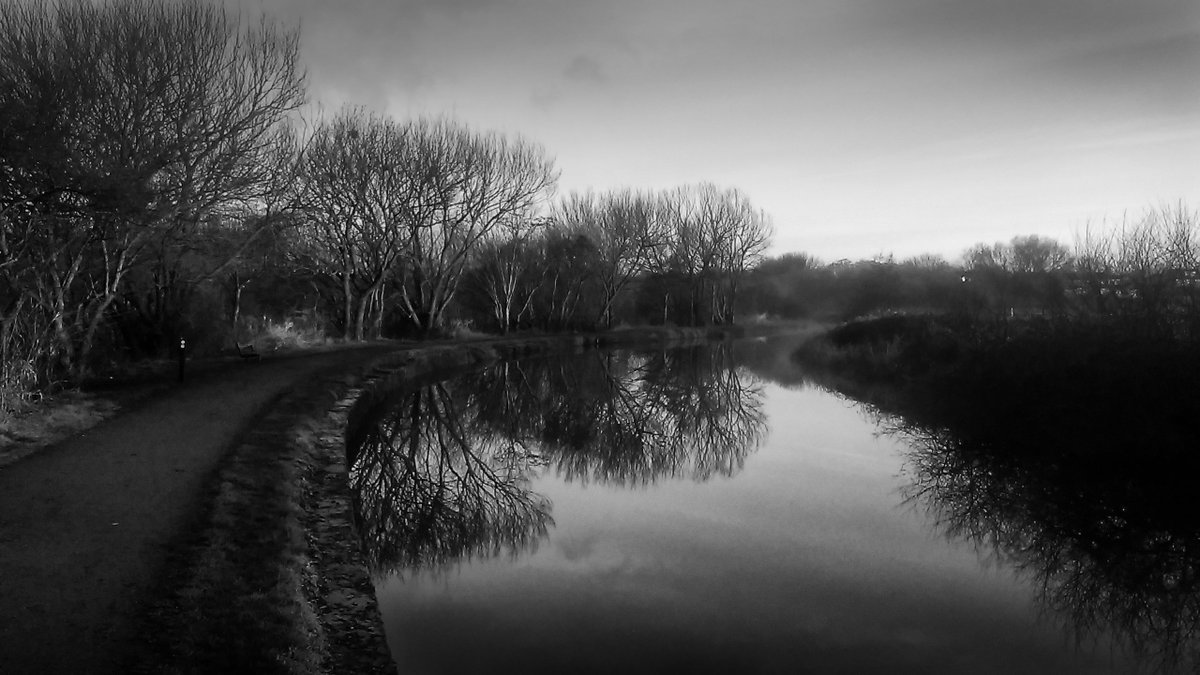 SteMcNally61's tweet photo. Canal reflections shot on  HTC phone @BWPMag #smartshots https://t.co/8dracP8inv