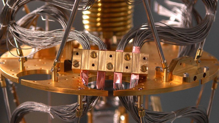 TechRadarPro's tweet photo. IBM is planning to build the first universal quantum computer. https://t.co/8RaruDYUv2 https://t.co/yMD3fnrClM