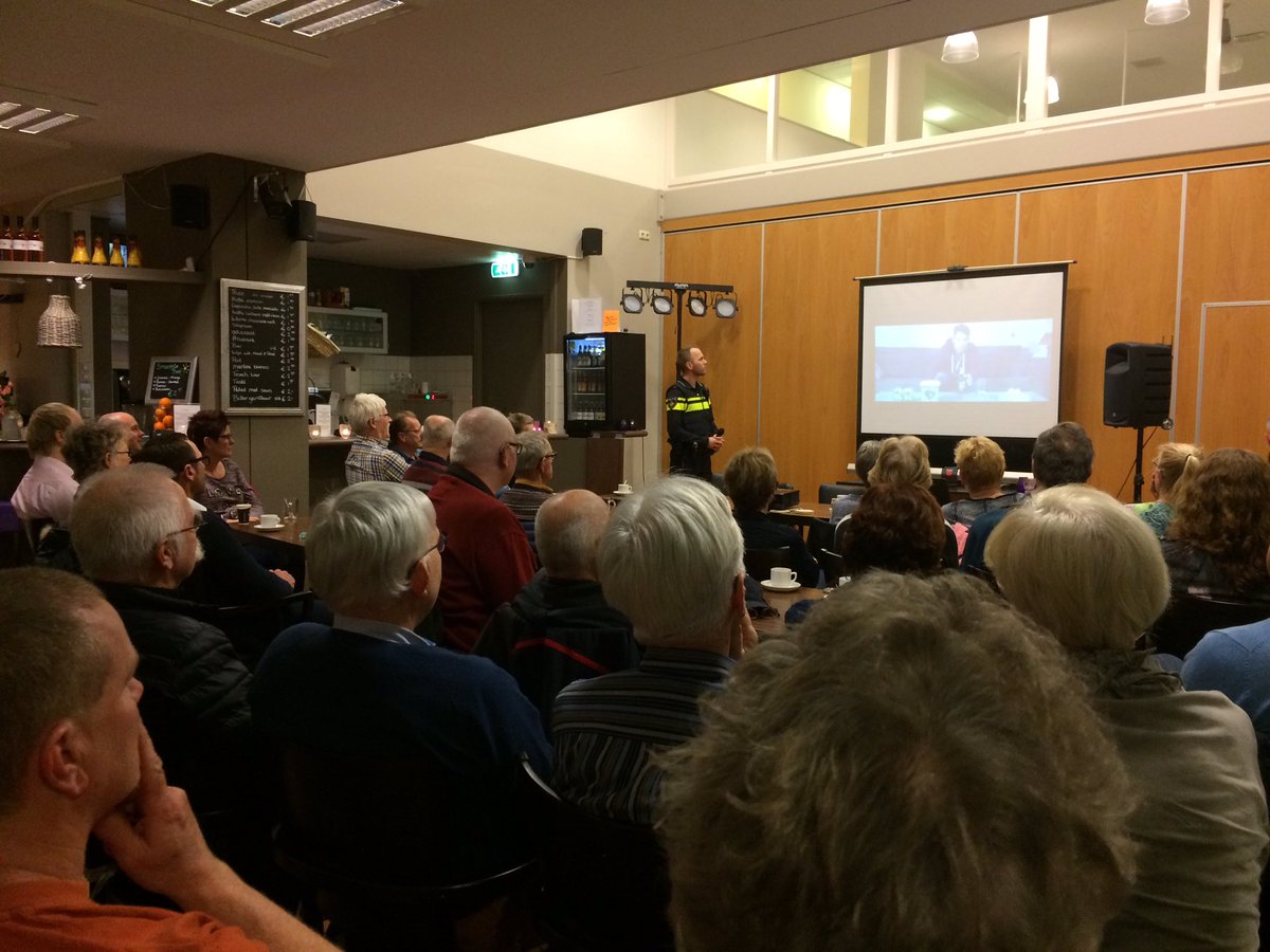 Gisteren info avond buurtpreventie #wabpschrijverswijk. Geweldige opkomst en nieuwe aanmeldingen voor de groep ism @POL_Hhw @InfoMethhw