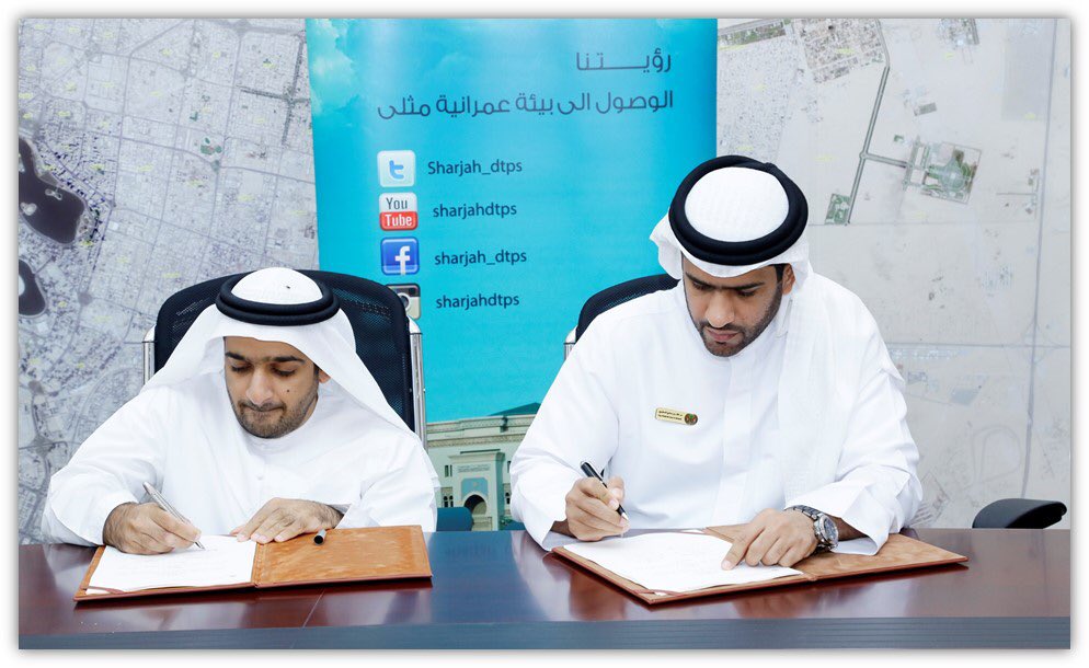 وقع سعادة المهندس / خالد بن بطي - رئيس الدائرة إتفاقية مشروع التجديد الحضري مع شركة شكل للإستشارات الهندسية