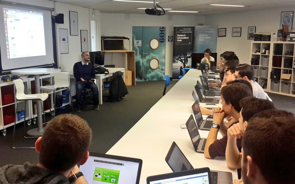 assere_r's tweet photo. Workshop #MachineLearning avec @jejef31 de @_LibertyRider_ à @EpitechToulouse pour préparer le #ForwardEpitech. https://t.co/2ilWrSWFk9