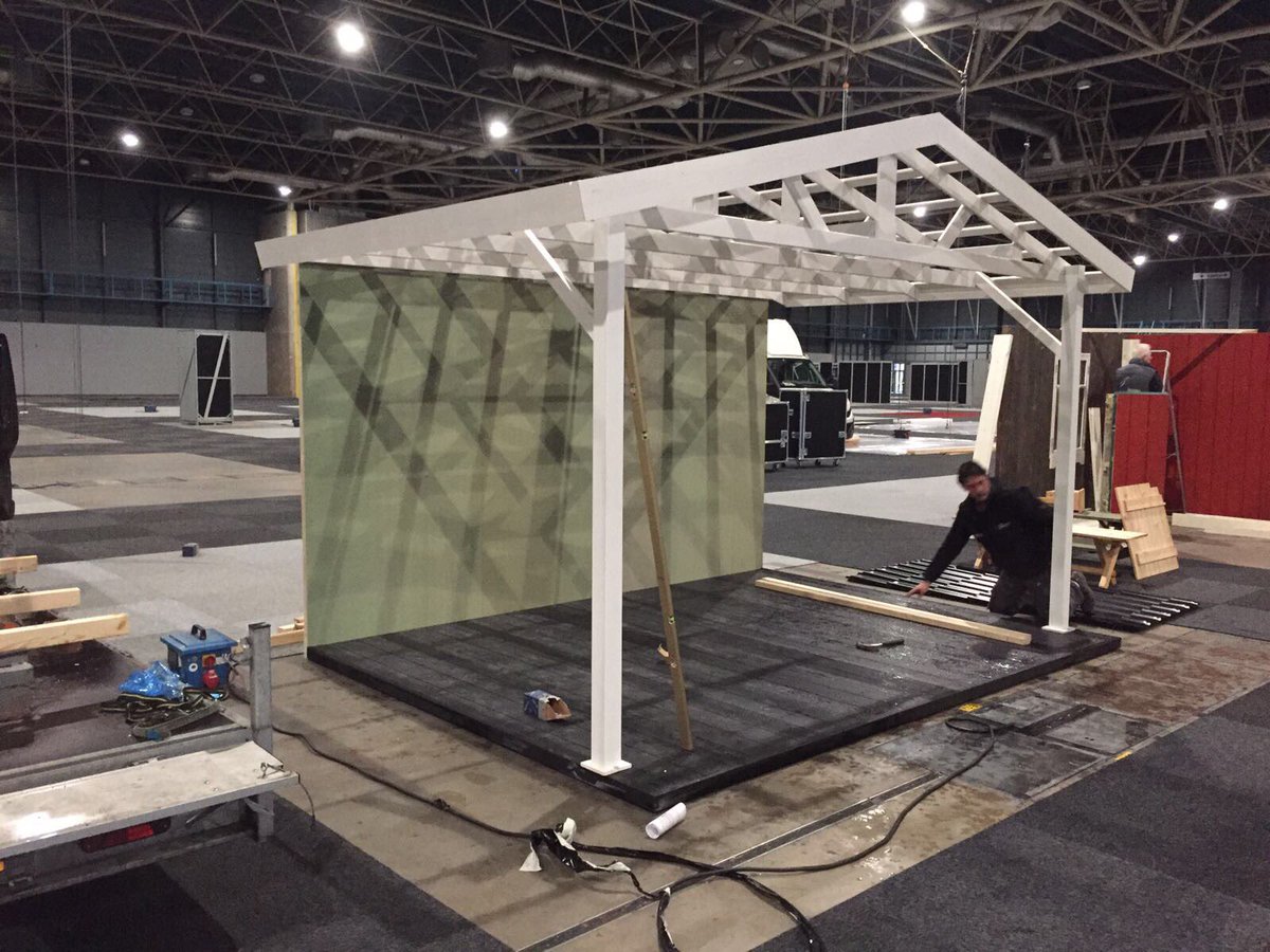 De voorbereidingen voor de <a href="/Secondhomeint/">Second Home Expo</a> zijn in volle gang.  #standopbouw #vakantiepark #tweedehuis #veranda