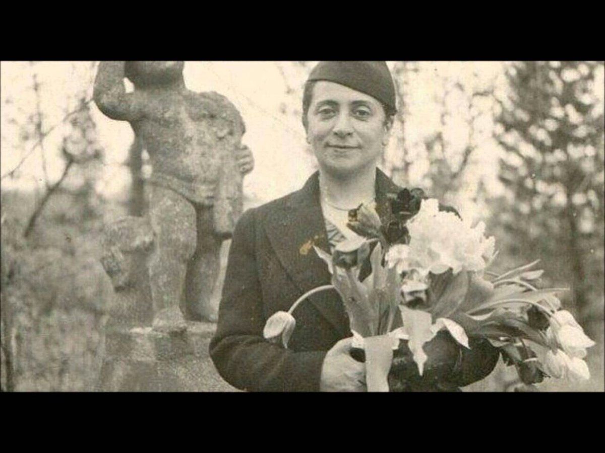 Safiye Ali, TC'nin ilk kadın tıp doktoru ve tıp eğitimi veren ilk kadındır.8 Mart Dünya Kadınlar Günü kutlu olsun.😊💐