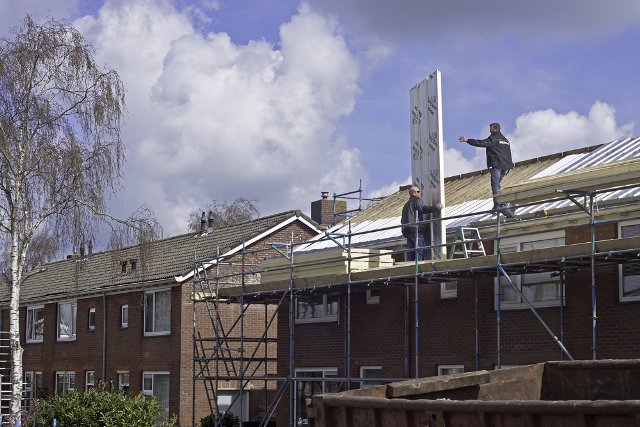 vlaparl's tweet photo. Kijk LIVE: Comm #Energie hoorz over #renovatiepact met @energiesparenbe, #OVED, #Energiehuizen, @SamenLevOpbouw 10u https://t.co/7g66WcqzKY https://t.co/uxQapphXAn