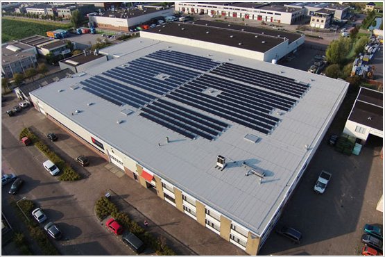 Een tijd geleden hebben wij 800 M2 hoogwaardige zonnepanelen gemonteerd. Lees meer over duurzaamheid op de website>> goo.gl/LZ1g9G