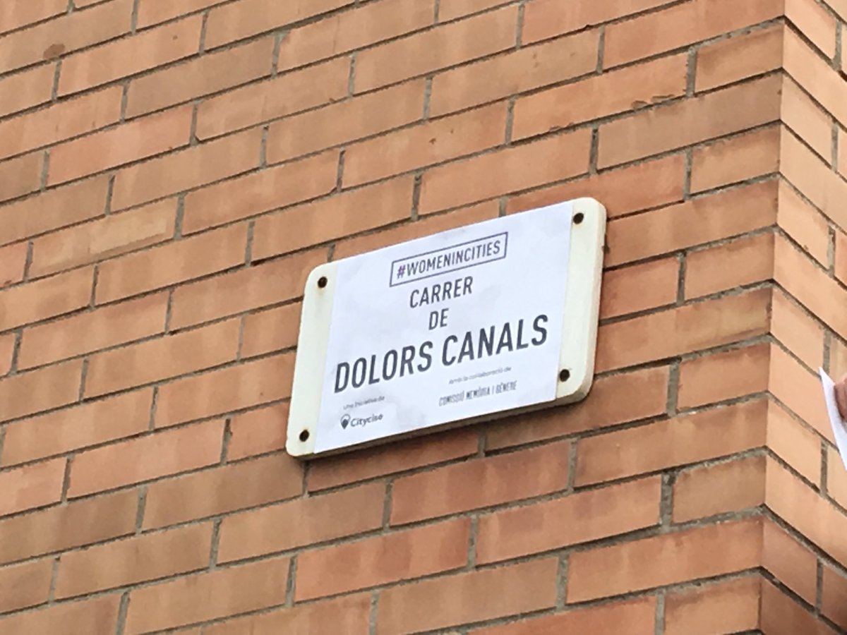 lourdesg2a's tweet photo. Acció reivindicativa d Comissió memòria i gènere de St Marti "Els carrers també parlen de dones" #womenincities #8març #DonesAmbTotsElsDrets https://t.co/5yUgFC0TLk