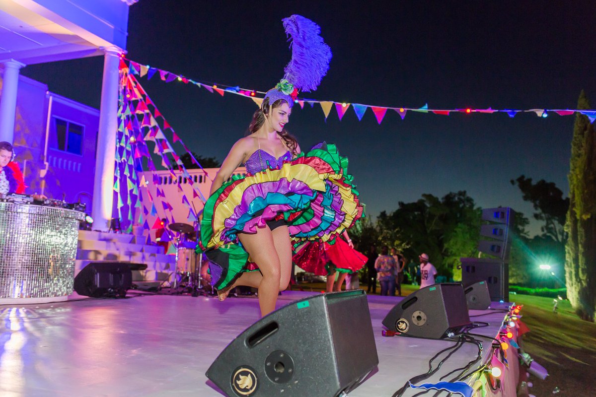 Are you not entertained?! These wonderful performers kept our clients entertained at their stunning function.