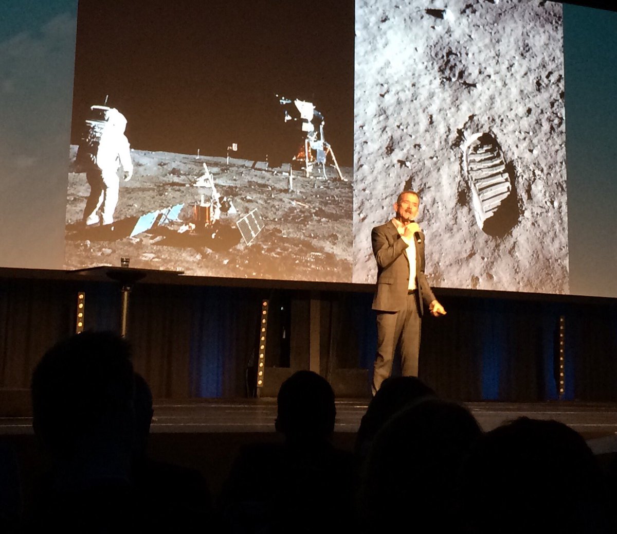ottarba's tweet photo. #technoport 2017: Astronaut Chris Hatfield on the history of human inventions and taking an idea to improve society #explore #innovate https://t.co/XS1bvlSCqM