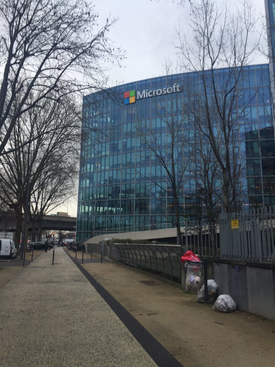 maevavaviie's tweet photo. Reunion au sommet des P-marketeur @Microsoft avec @mandyayme ! https://t.co/zd2RgHm4jw