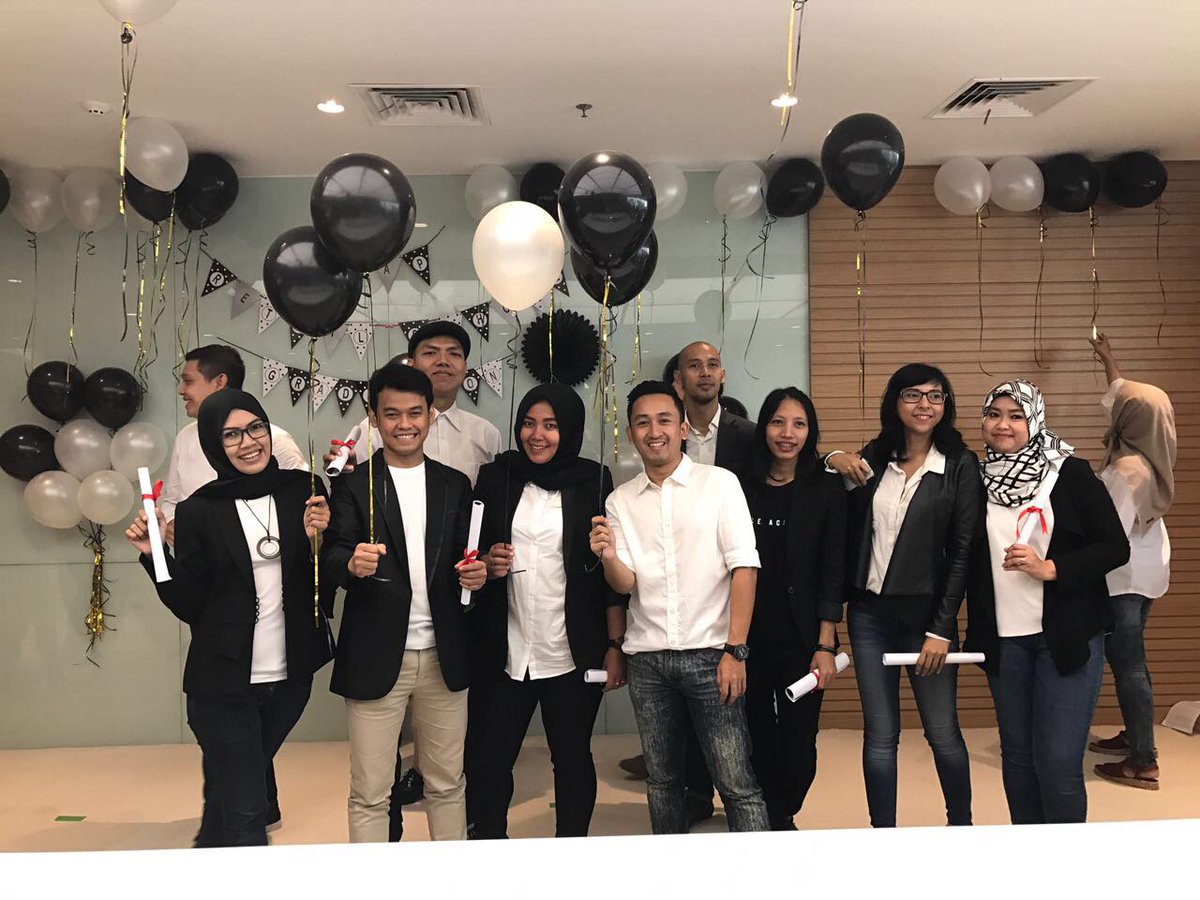 mapfashion_jobs's tweet photo. We're pleased to announce that the first batch of Retail School have graduated! Happy Graduation for all future leaders! Hard work pays off! https://t.co/gC7tWtyWBU