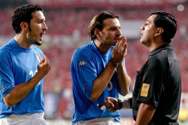 Il Presidente Consiglio regionale anziché creare equilibrio diventa come l'arbitro Moreno un giocatore inpiù per la Corea e falsa la partita