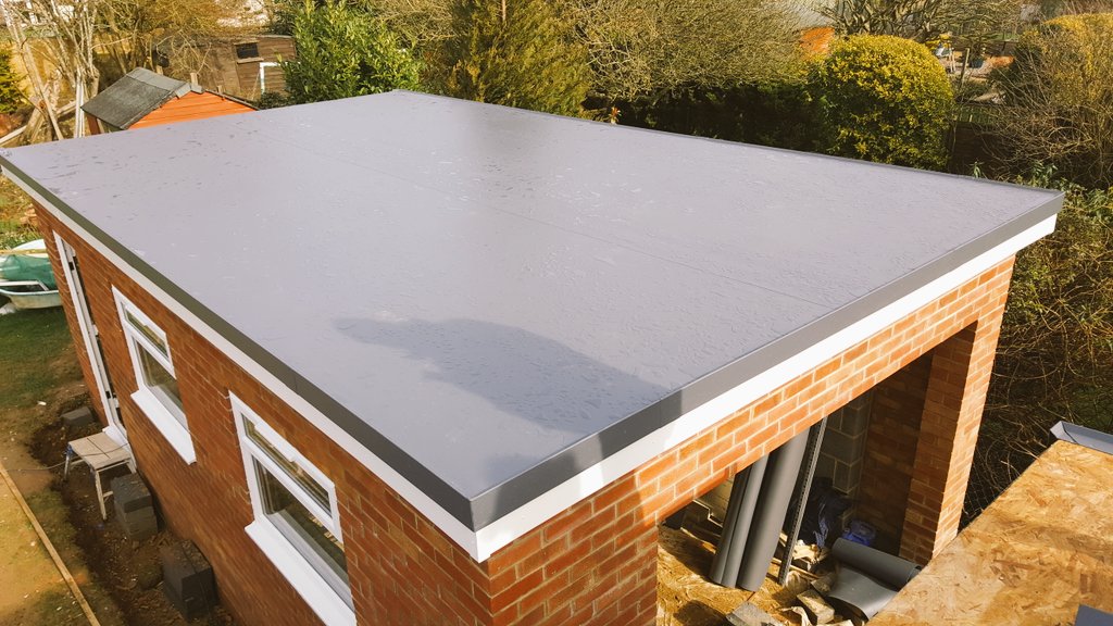 SianPropertyImp's tweet photo. Old to new @SikaSarnafilUK @RoofAssured #sian #windows #doors  #hampshire #surrey https://t.co/JfB2EdJdWr