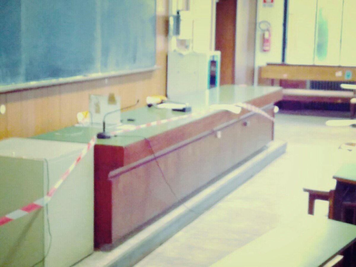 DinamoPress's tweet photo. #Roma Scienze Politiche stamattina si sveglia così. Bloccata la Sapienza da studenti e studentesse #LottoMarzo #FeminiSTRIKE https://t.co/4MEt5Yxcjv