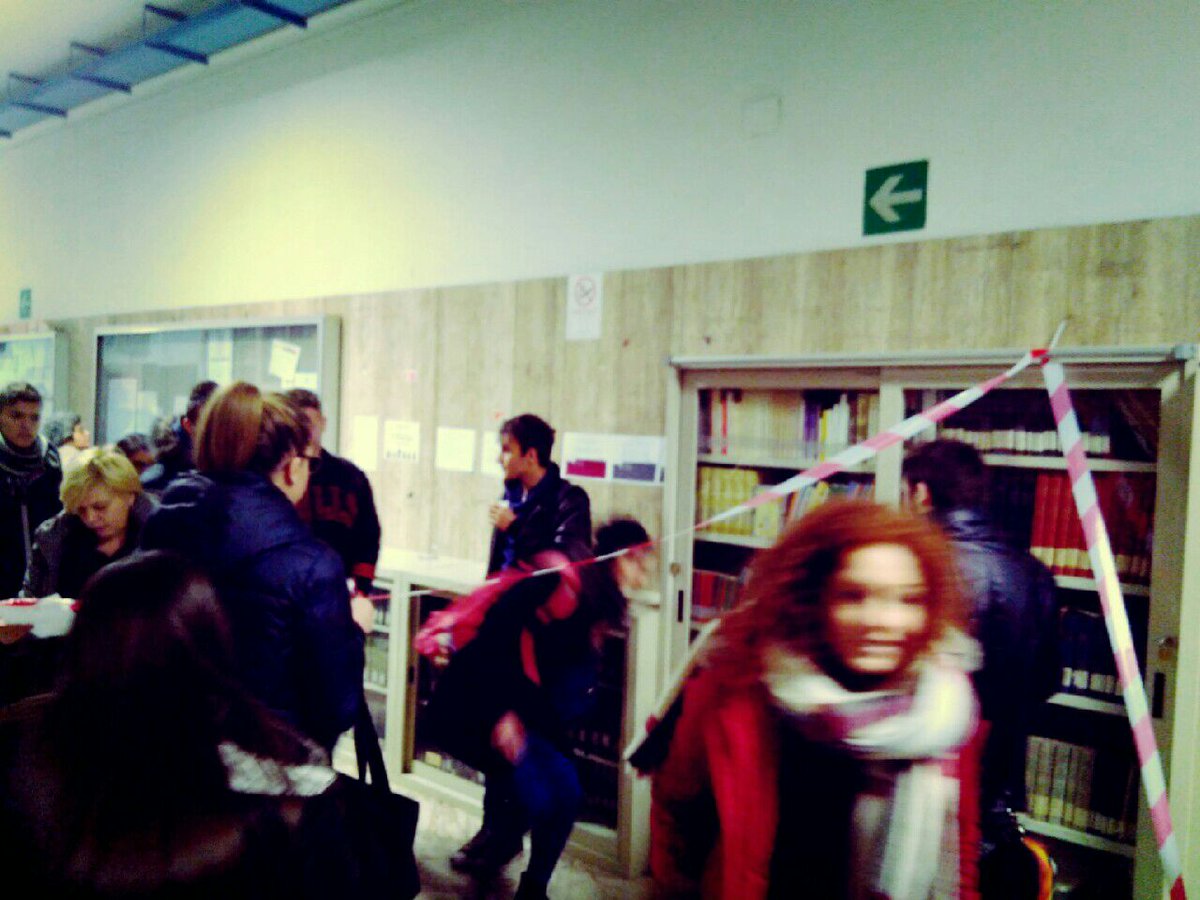 DinamoPress's tweet photo. #Roma Scienze Politiche stamattina si sveglia così. Bloccata la Sapienza da studenti e studentesse #LottoMarzo #FeminiSTRIKE https://t.co/4MEt5Yxcjv