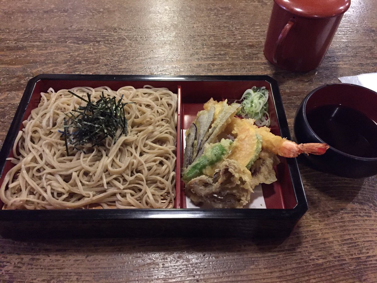 砂浜 諏訪湖あたりを探索し 信州そばの老舗らしい店でかっこいい天そばを食し 廃墟が多い中ポツンと営業していたスナックの入り口に 今宵は当店で昭和という時代を思い出してください と書いてあったので尾藤イサオの シー ユー アゲイン雰囲気を聴き