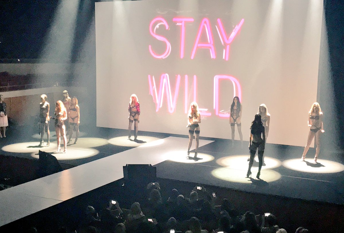 Wild at hart and brand 🎀👌🏼#privatcollection #brandevent #sid #sheropower <a href="/LauraHaarlem/">Laura</a> @cat_hkm <a href="/P_Mountford/">Philip Mountford</a> <a href="/CherylMeer/">Cheryl van der Meer</a>