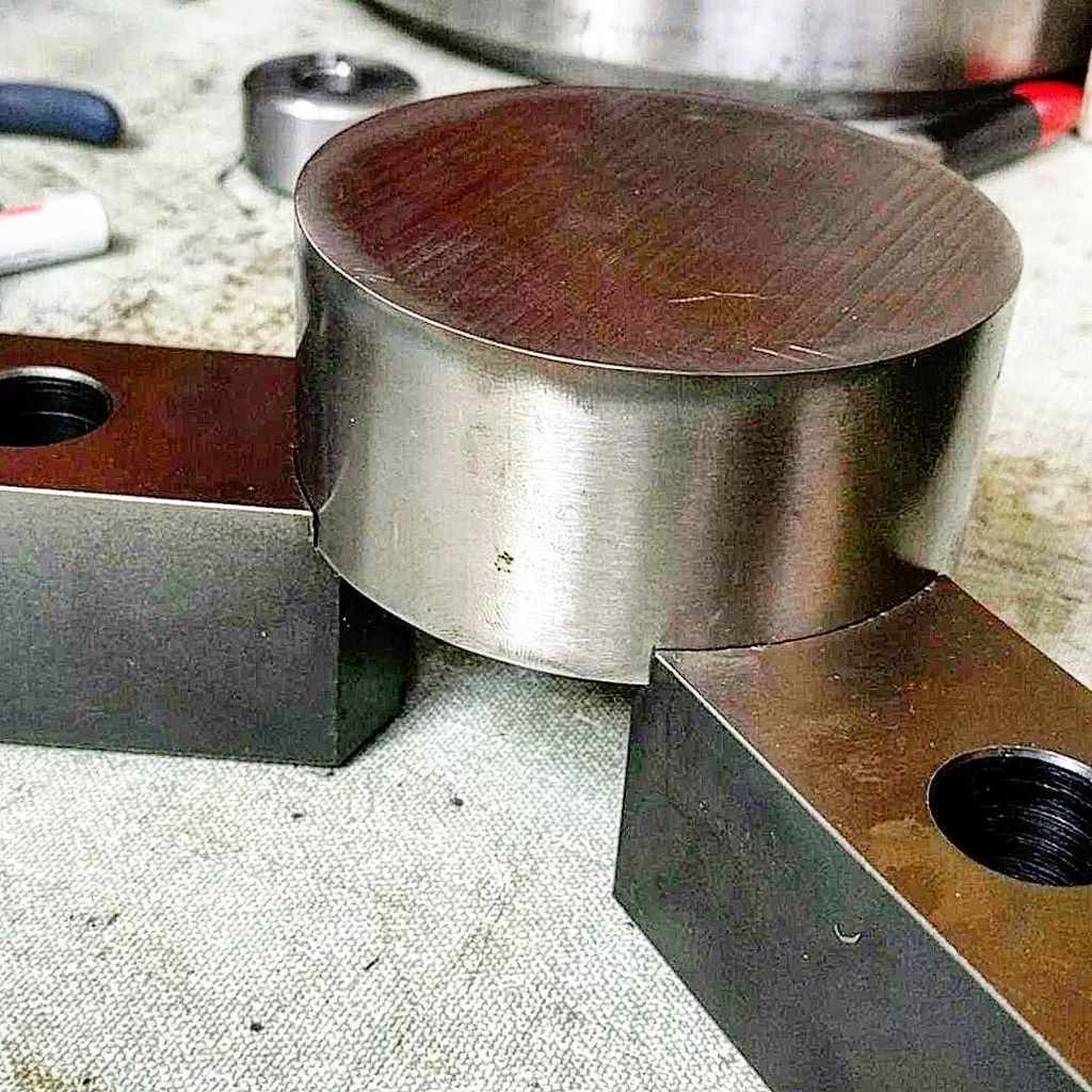 I love turning billets in to finished parts.

#theprocess #lathe #polishing #create #borin… ift.tt/2mX1grC