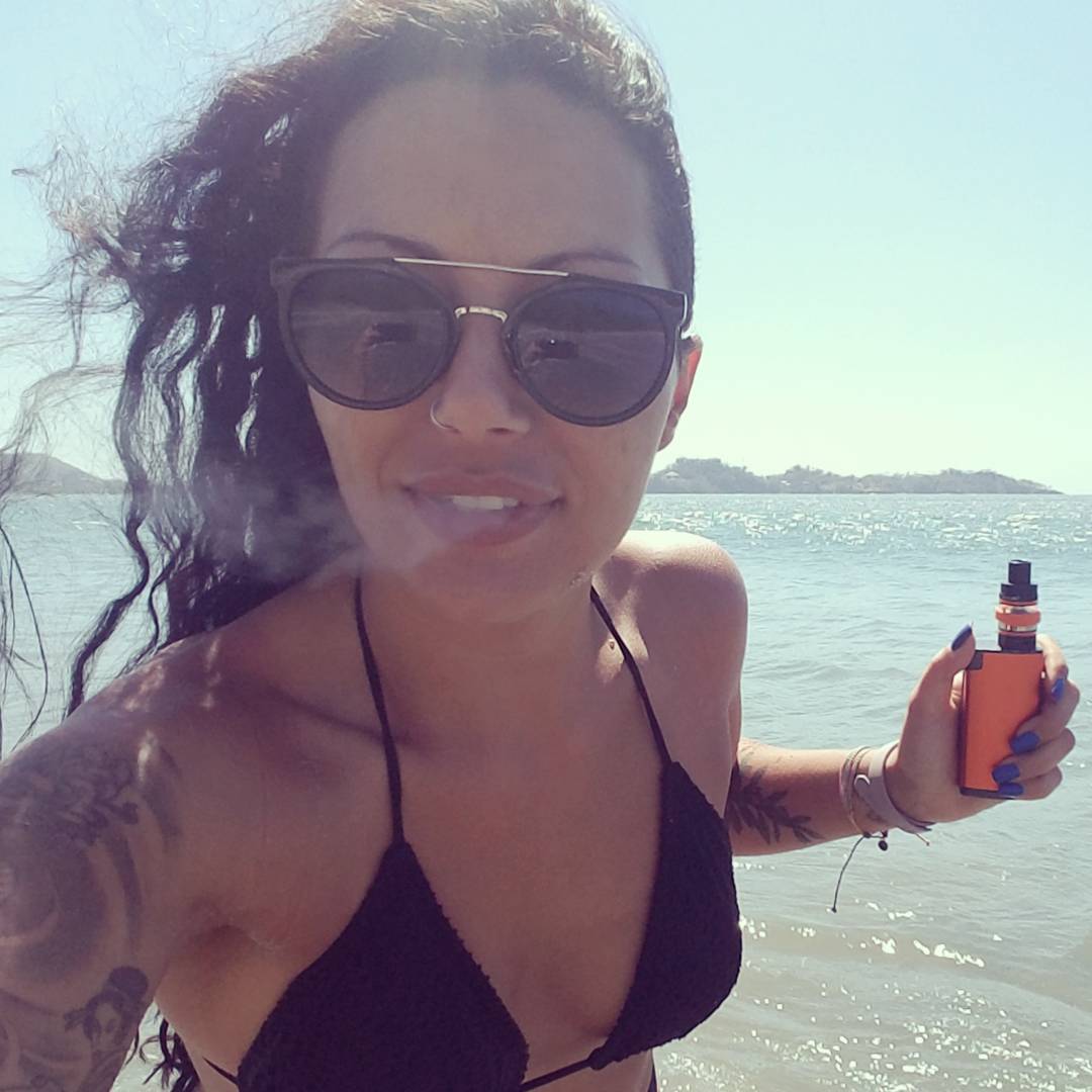 ISigelei's tweet photo. Happy Women's Day! 
On Eighth of March gives splash
In Vapor, Love and Cash! 😉
#SIGELEI #fuchai #fuchai213 #ecig #vapeporn #Vapor #vaporshop https://t.co/n5uOTnTjpN