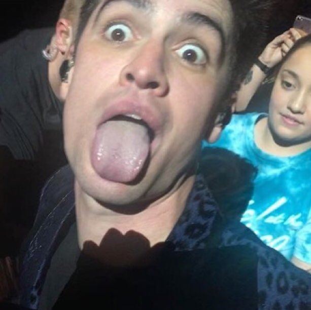 Fix_youfg's tweet photo. 疲れたので顔エフェクトすごいBrendonに吹っ飛ばしてもらう... #BrendonUrie https://t.co/v6On3CAFV5