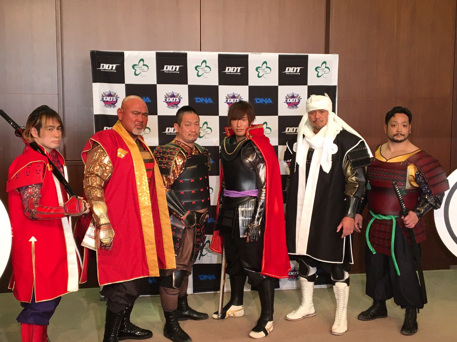 武藤 敬司 いい歳こいてコスプレだ 武田信玄になったぞ 今日はddt 3 さいたまスーパーアリーナのコーエーテクモゲームス プレゼンツ戦国武将マッチへ向けた記者会見が行われた 武田信玄と言えば影武者 当日は神奈月に頼むかな 笑 T Co