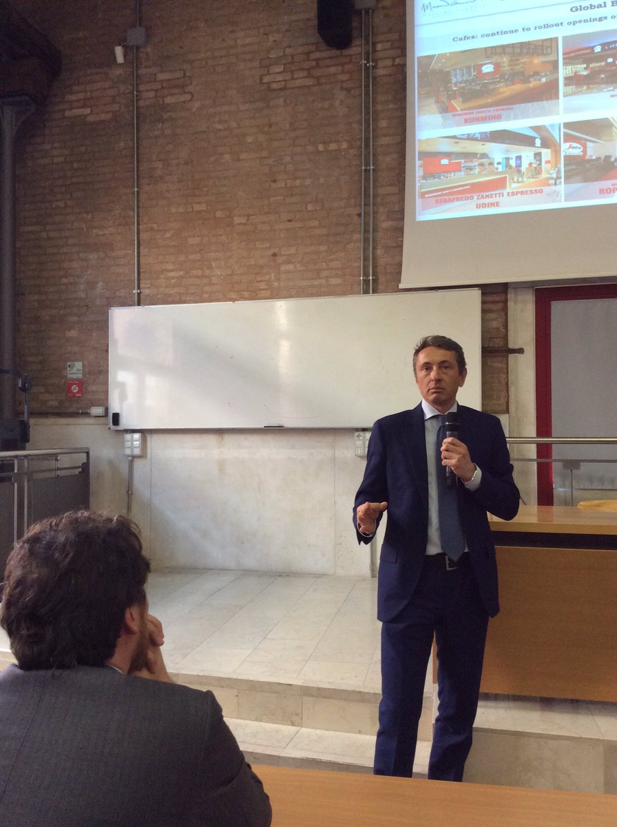 IMartorina's tweet photo. Per diventare bravi manager occorrono hard skills @CaFoscari e softskills: viaggiare, essere curiosi, tenere viva la luce negli occhi @top1 https://t.co/8Bu6bFBjW9
