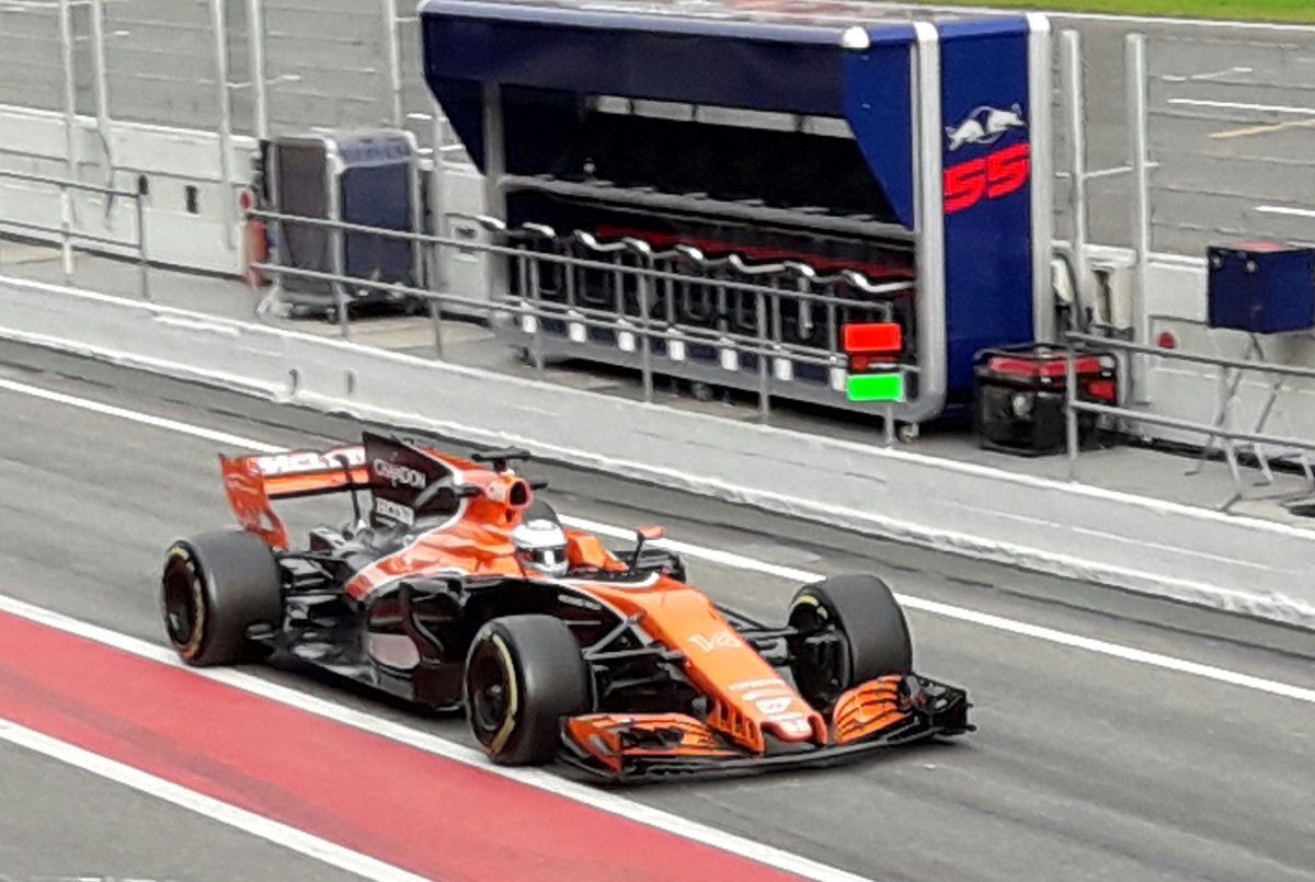 f1enestadopuro's tweet photo. Vuelve @alo_oficial a pista...@Circuitcat_eng con la #F1Testing #F1 #F1TestDays #PisBox6 de @CiutatHotels # TestF1Montmelo https://t.co/G0gmIxHfWc