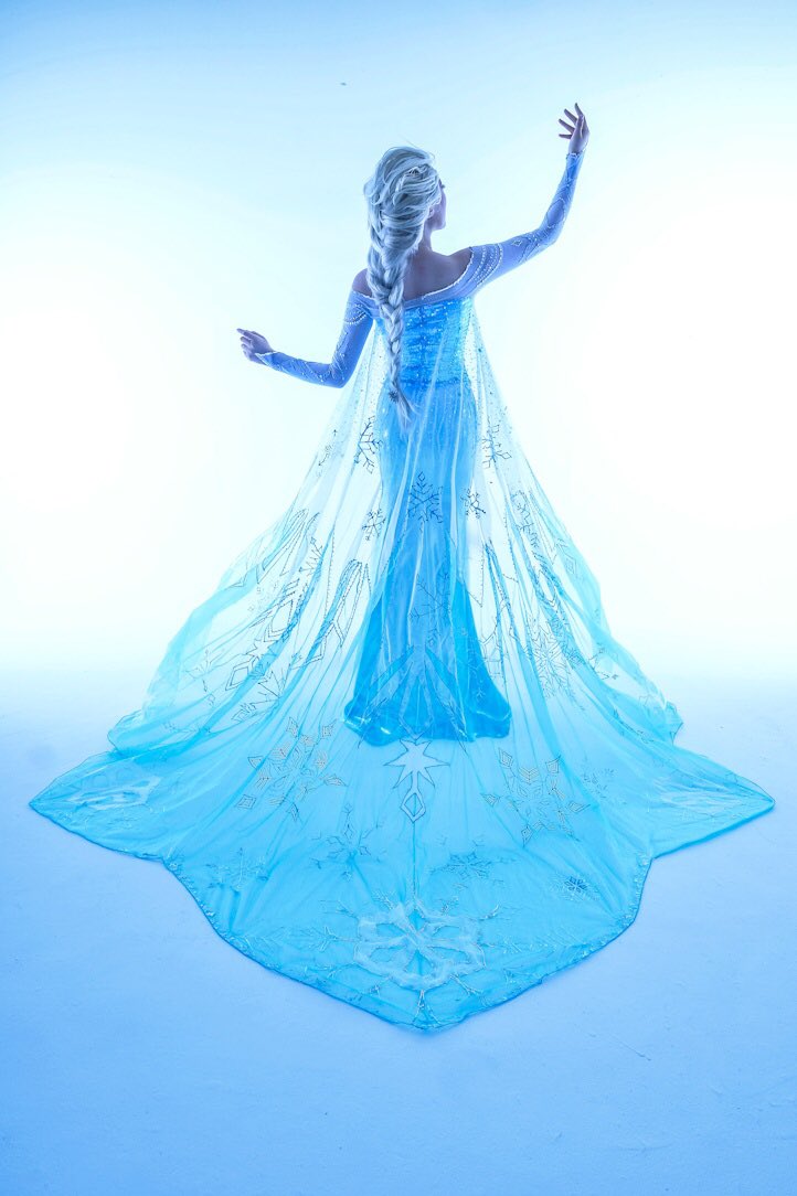 アナ雪のエルサのマント 地味に見えて大変だった衣装 これ2色の