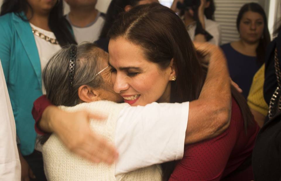 DIFHuauchi's tweet photo. En este #DíaInternacionalDeLaMujer felicito a todas ellas, pilares del hogar, seres fuertes, emprendedoras y valientes. @lyly_luna https://t.co/wS95des0N5