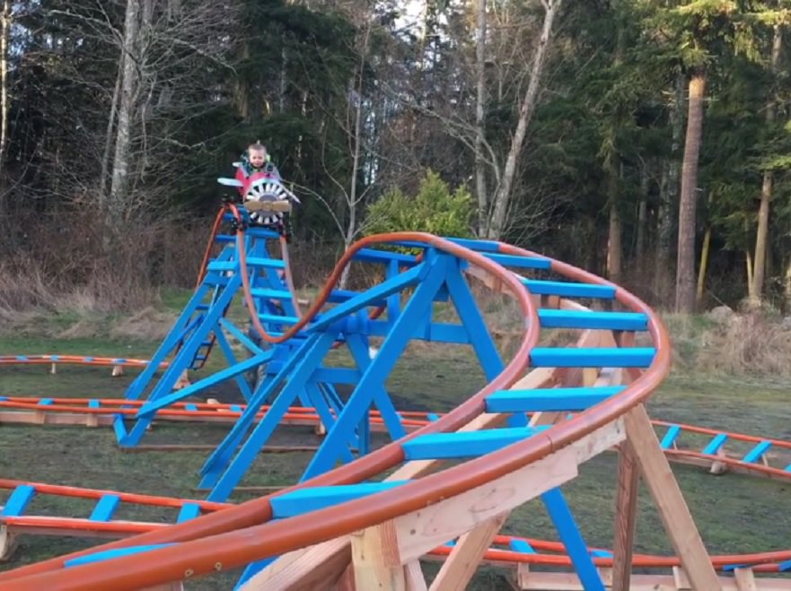 TheCoasterZone's tweet image. VIDEO: Un padre construye en su patio una #rollercoaster para su hijo de 3 años. ¡Imperdible la reacción del niño! ow.ly/jqvQ309HYmR