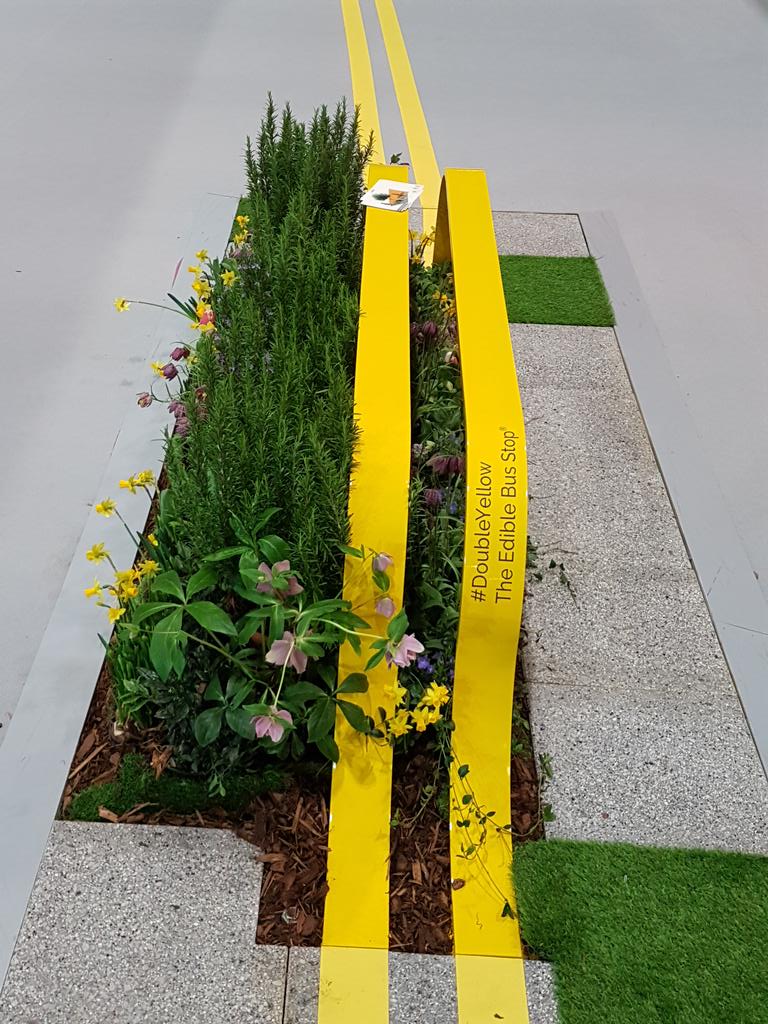 EmilevanRinsum's tweet photo. Ideetje ... de #ediblebusstop ... #ecobuild2017 London @Ecobuild_Now https://t.co/a5QSG6FiWB