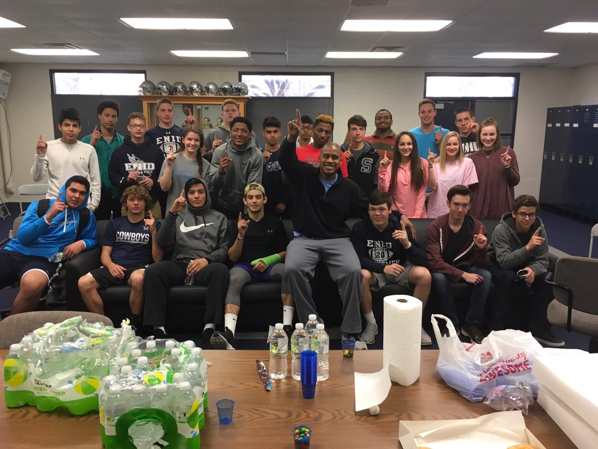 HC_Hayes's tweet photo. Great FCA meeting this morning! Big thanks to @awright316 for sharing. Turn the page, spoke truth. #EHSFCA
Go Plainsmen and Pacers! https://t.co/PHjzDWmUlT