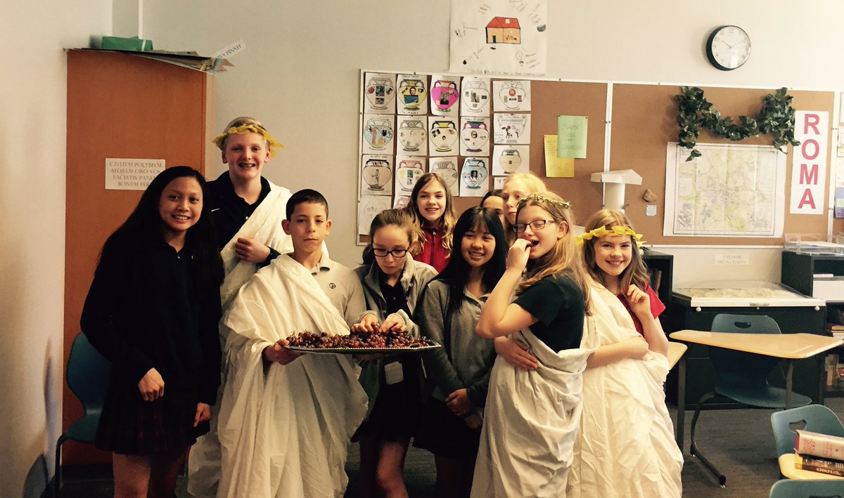 ProfAndersonGA's tweet image. Salvete, all! The art of the toga, a #NationalLanguageWeek favorite! @GA1759